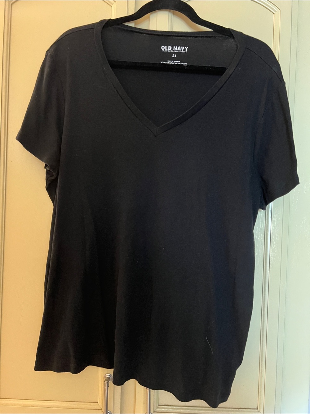 Old Navy Black V-Neck Short Sleeve Tee - Everyday Basic